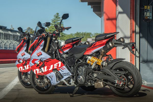dragster-700-44ABFFA8F-DEAD-5638-8CB4-33C7659FF315.jpg